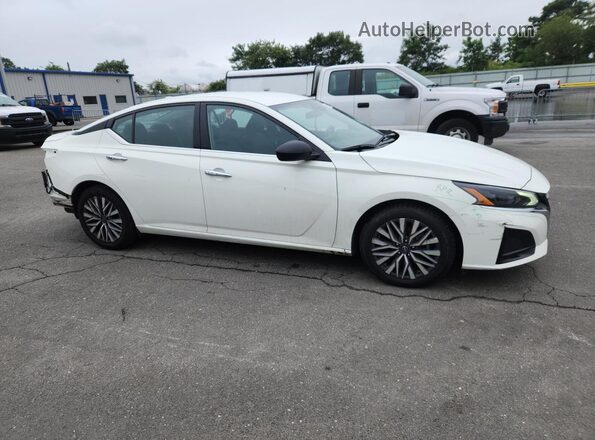 1N4BL4DV0SN369854 2025 NISSAN ALTIMA White Սալոնի 360 աստիճան տեսք