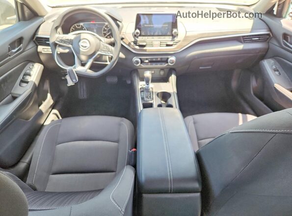1N4BL4DV0TN313253 2026 NISSAN ALTIMA White Widok deski rozdzielczej