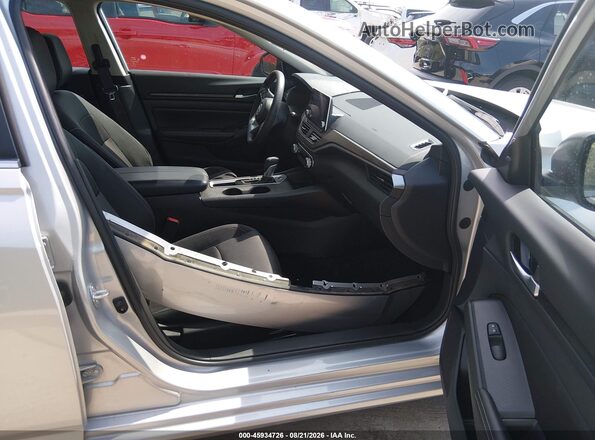1N4BL4DV1SN379342 2025 NISSAN ALTIMA Silver Widok wnętrza z przodu