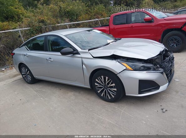 1N4BL4DV1SN379342 2025 NISSAN ALTIMA Silver Widok wnętrza z tyłu