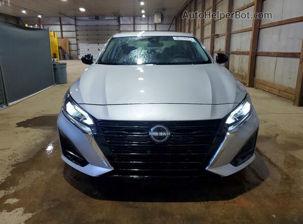 1N4BL4DV2SN360914 2025 NISSAN ALTIMA Silver Դիմացի տեսք