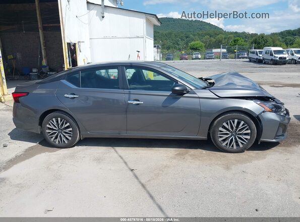 1N4BL4DV2SN396084 2025 NISSAN ALTIMA Gray Widok wnętrza z tyłu
