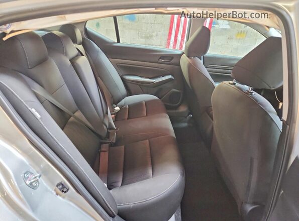 1N4BL4DV2TN305784 2026 NISSAN ALTIMA Silver Vista de los asientos traseros