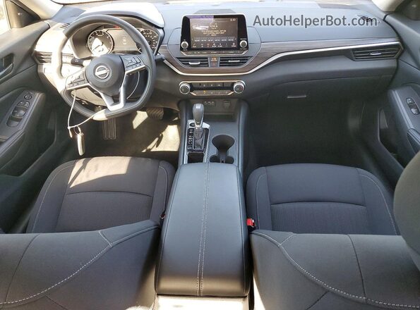 1N4BL4DV2TN323217 2026 NISSAN ALTIMA Gray Widok deski rozdzielczej
