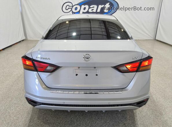 1N4BL4DV3MN343395 2021 NISSAN ALTIMA Серебряный Вид сзади