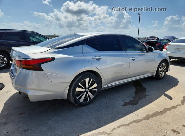 1N4BL4DV3MN384299 2021 NISSAN ALTIMA Серебряный Задняя правая четверть