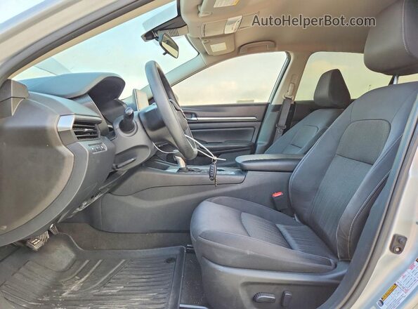1N4BL4DV3NN317901 2022 NISSAN ALTIMA Silver Front interior view