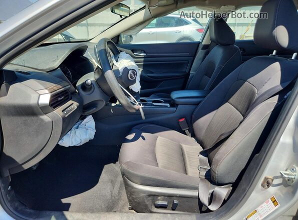 1N4BL4DV3RN347826 2024 NISSAN ALTIMA Silver Widok wnętrza z przodu