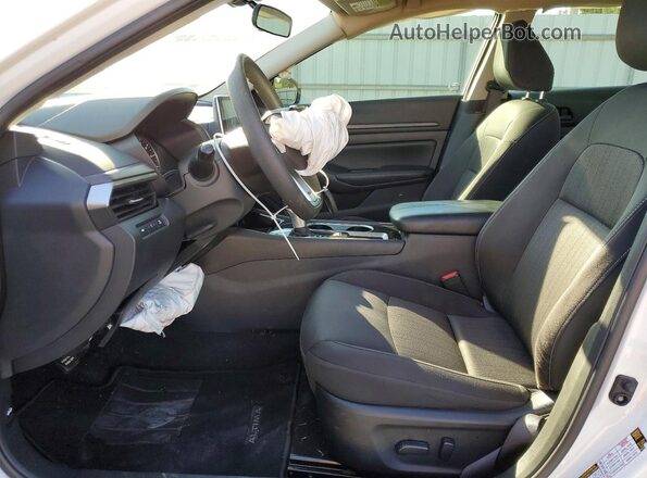 1N4BL4DV3RN417731 2024 NISSAN ALTIMA White Widok wnętrza z przodu