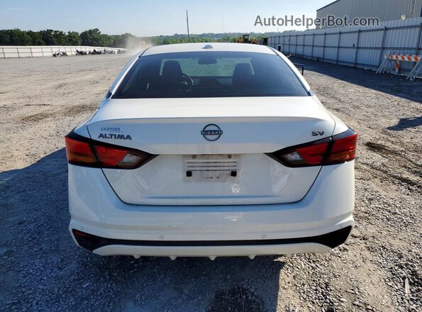 1N4BL4DV3RN417731 2024 NISSAN ALTIMA White Widok z tyłu