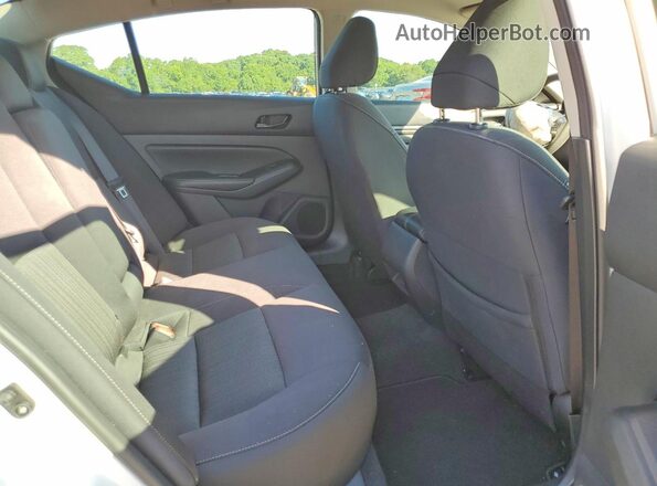 1N4BL4DV3RN417731 2024 NISSAN ALTIMA White Widok tylnych siedzeń