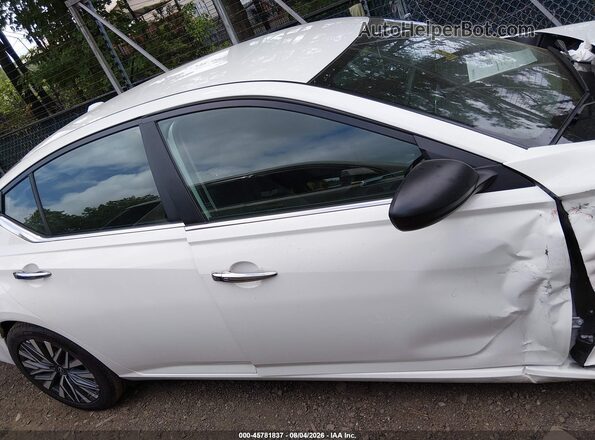 1N4BL4DV3SN374076 2025 NISSAN ALTIMA White Rear interior view