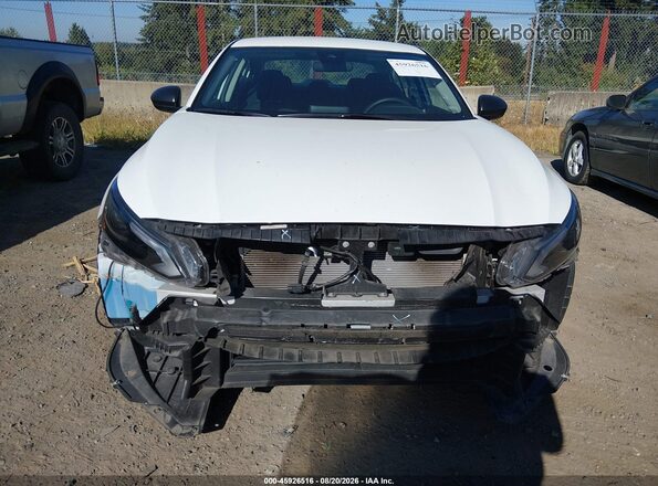 1N4BL4DV3SN395140 2025 NISSAN ALTIMA White Widok wnętrza z tyłu