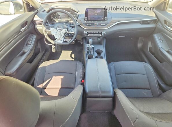 1N4BL4DV5SN394586 2025 NISSAN ALTIMA White Widok deski rozdzielczej