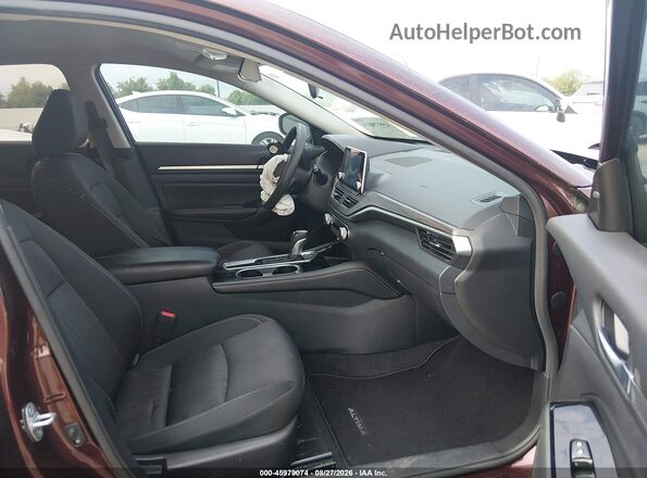 1N4BL4DV7PN313885 2023 NISSAN ALTIMA Бордовый Вид салона спереди