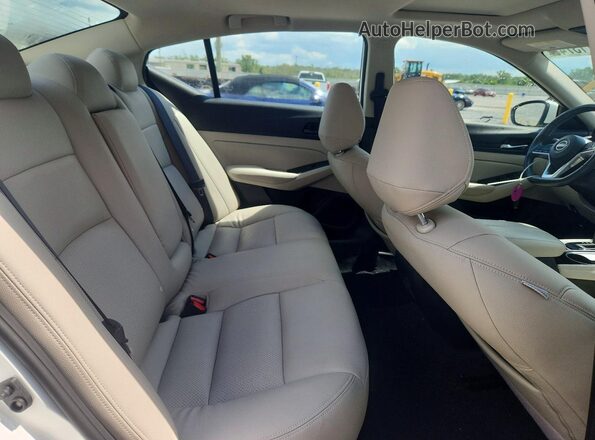 1N4BL4DV7RN408336 2024 NISSAN ALTIMA White უკანა სავარძლების ხედი