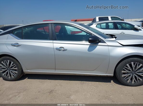 1N4BL4DV7SN378339 2025 NISSAN ALTIMA Silver Widok wnętrza z tyłu