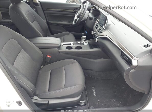 1N4BL4DV8TN320774 2026 NISSAN ALTIMA White Vista interior delantera