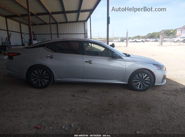 1N4BL4DV9RN360340 2024 NISSAN ALTIMA Silver Widok wnętrza z tyłu