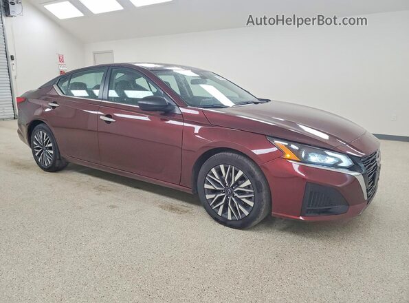 1N4BL4DV9RN384704 2024 NISSAN ALTIMA Burgundy Delantero derecho