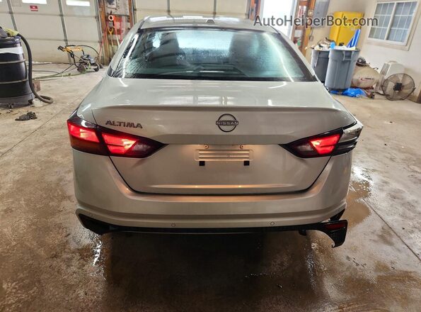 1N4BL4DV9SN377712 2025 NISSAN ALTIMA Silver Вид ззаду