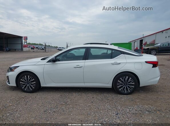 1N4BL4DV9SN389956 2025 NISSAN ALTIMA White Widok wnętrza 360 stopni