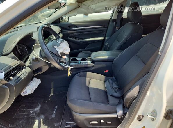 1N4BL4DVXPN391237 2023 NISSAN ALTIMA White Front interior view