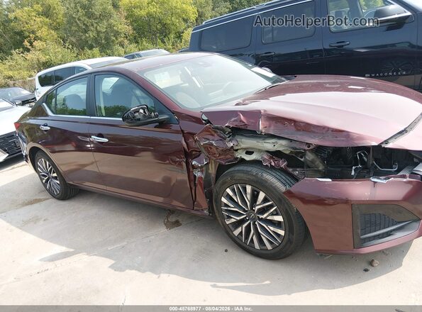 1N4BL4DVXSN324341 2025 NISSAN ALTIMA Burgundy Widok wnętrza z tyłu