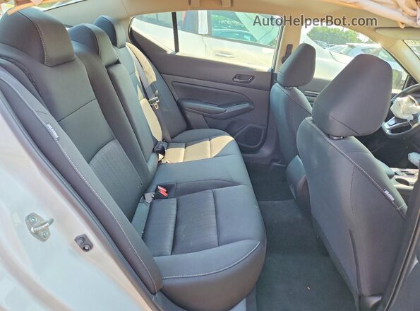 1N4BL4DVXTN313633 2026 NISSAN ALTIMA White Vista de los asientos traseros