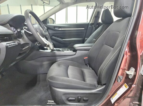 1N4BL4DW2PN357642 2023 NISSAN ALTIMA Темно-бордовый Вид салона спереди