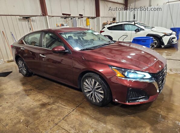 1N4BL4DW3PN372053 2023 NISSAN ALTIMA Burgundy Передня права чверть