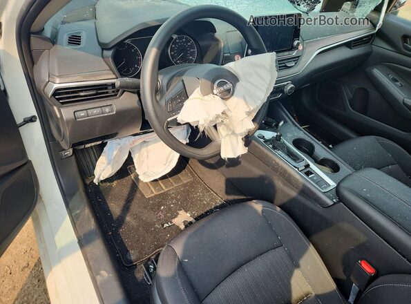 1N4BL4DW4TN319968 2026 NISSAN ALTIMA White Առջևի վահանակի տեսք