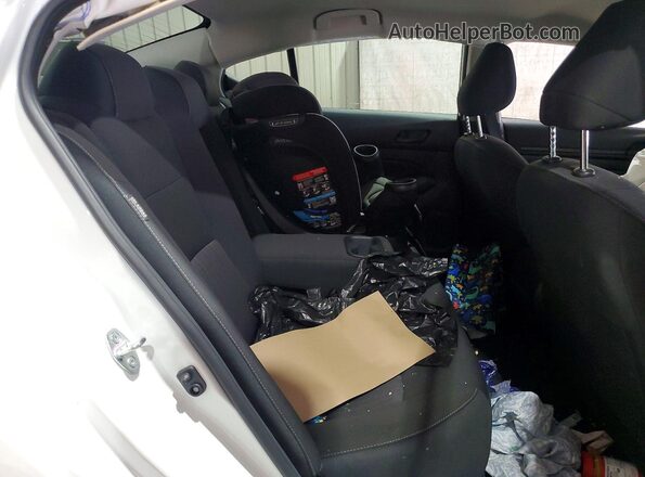 1N4BL4DW8TN306592 2026 NISSAN ALTIMA White Rear seats view