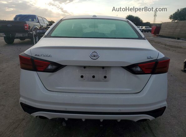 1N4BL4EV2KC133393 2019 NISSAN ALTIMA White Rear view