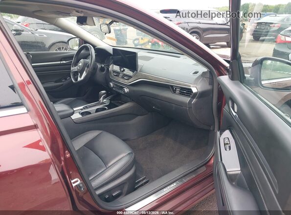 1N4BL4EV4PN355025 2023 NISSAN ALTIMA Бордовый Вид салона спереди
