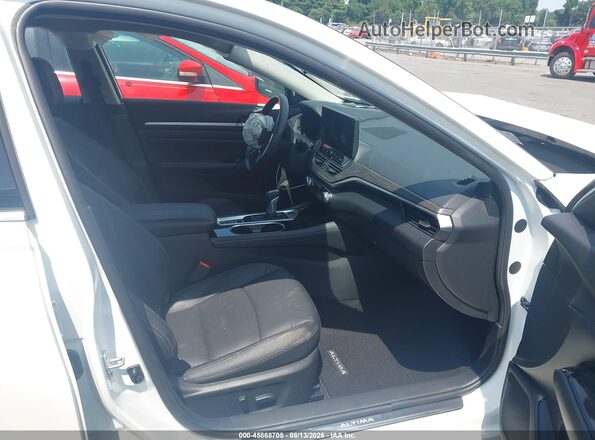 1N4BL4EV4SN433702 2025 NISSAN ALTIMA White Widok wnętrza z przodu