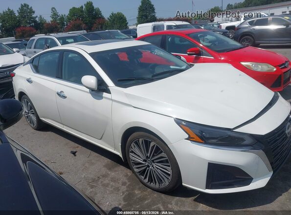 1N4BL4EV4SN433702 2025 NISSAN ALTIMA White Widok wnętrza z tyłu