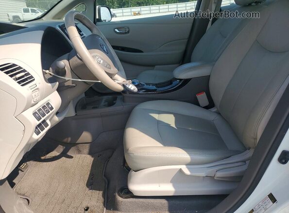 1N4BZ0CP2HC309833 2017 NISSAN LEAF White Вид салону спереду