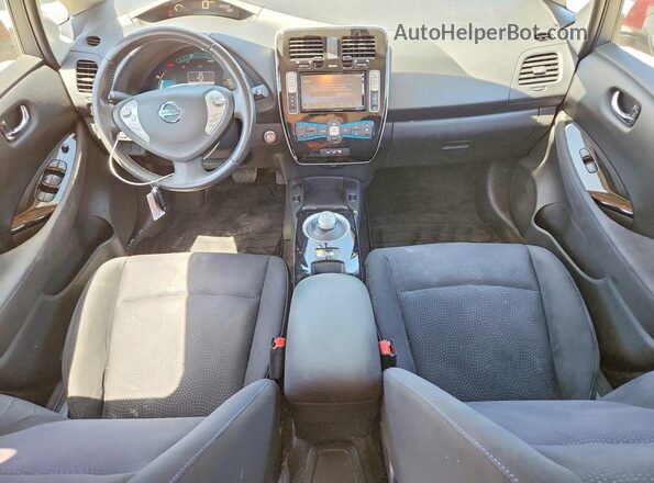 1N4BZ0CP5HC311009 2017 NISSAN LEAF Red Widok deski rozdzielczej