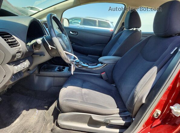 1N4BZ0CP5HC311009 2017 NISSAN LEAF Red Widok wnętrza z przodu