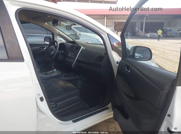 1N4BZ0CP7HC300450 2017 NISSAN LEAF White Front interior view