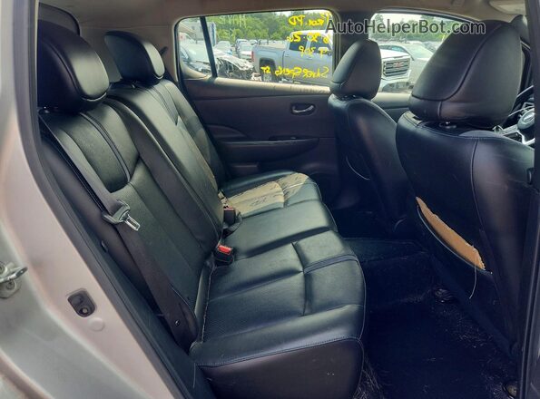 1N4BZ1CP8KC320817 2019 NISSAN LEAF Silver Вид задньої частини салону