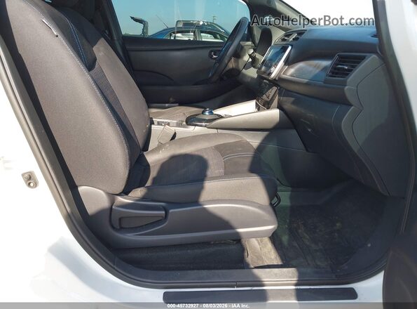 1N4BZ1CPXKC313304 2019 NISSAN LEAF Белый Вид салона спереди