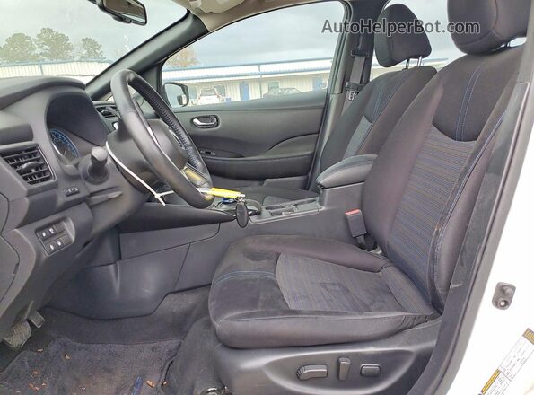 1N4CZ1CV0PC553469 2023 NISSAN LEAF White Widok wnętrza z przodu