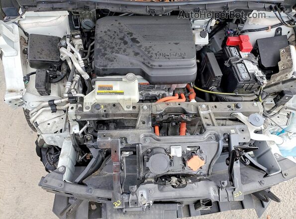 1N4CZ1CV0PC553469 2023 NISSAN LEAF White Widok wnętrza z tyłu