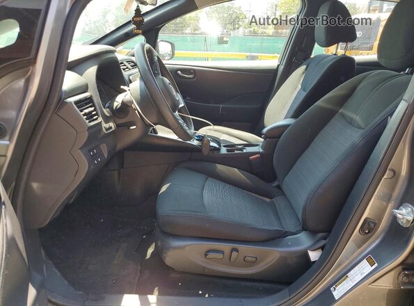1N4CZ1CV4SC560045 2025 NISSAN LEAF Gray Vista interior delantera