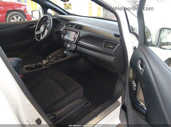 1N4CZ1CV7SC559892 2025 NISSAN LEAF Beige წინა სალონის ხედი