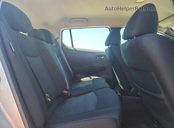 1N4CZ1CV7SC567653 2025 NISSAN LEAF Silver Rear seats view