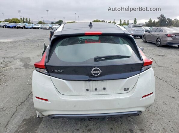 1N4CZ1CV8RC553092 2024 NISSAN LEAF White Rear view