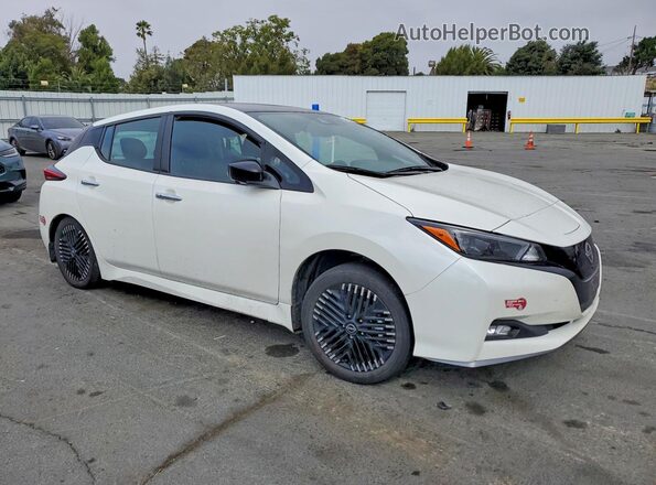 1N4CZ1CV8RC553092 2024 NISSAN LEAF White Front right
